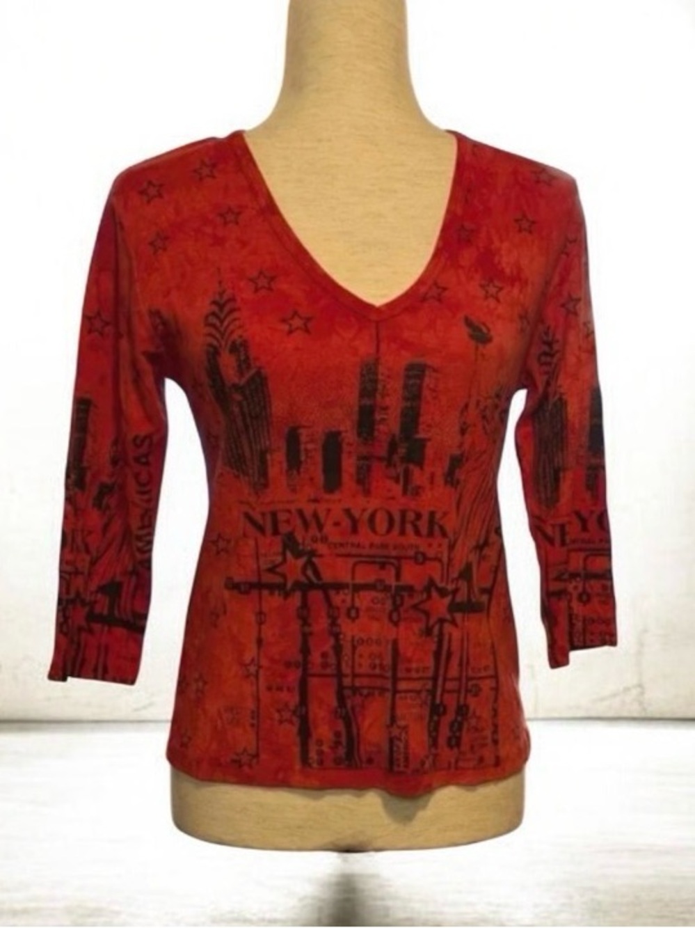 glima New York Cityscape V-Neck Graphic Red 3/4 Sleeve Top Size Large